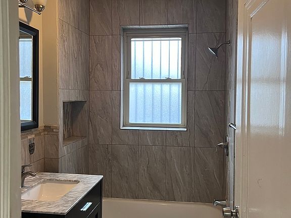 4th image of 4959 W Diversey Ave #B