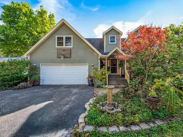 31 W Harrison Rd, Lombard, IL 60148