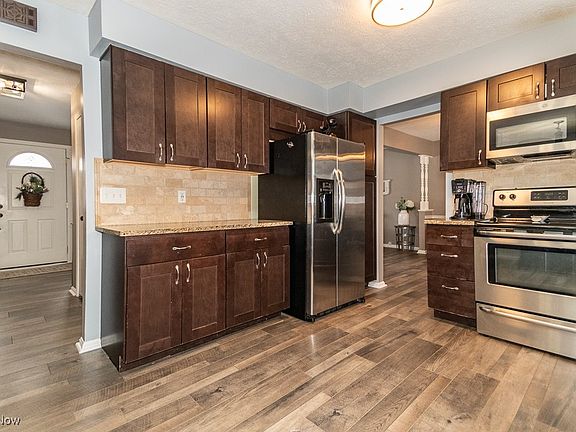 5th image of 7159 Selworthy Ln