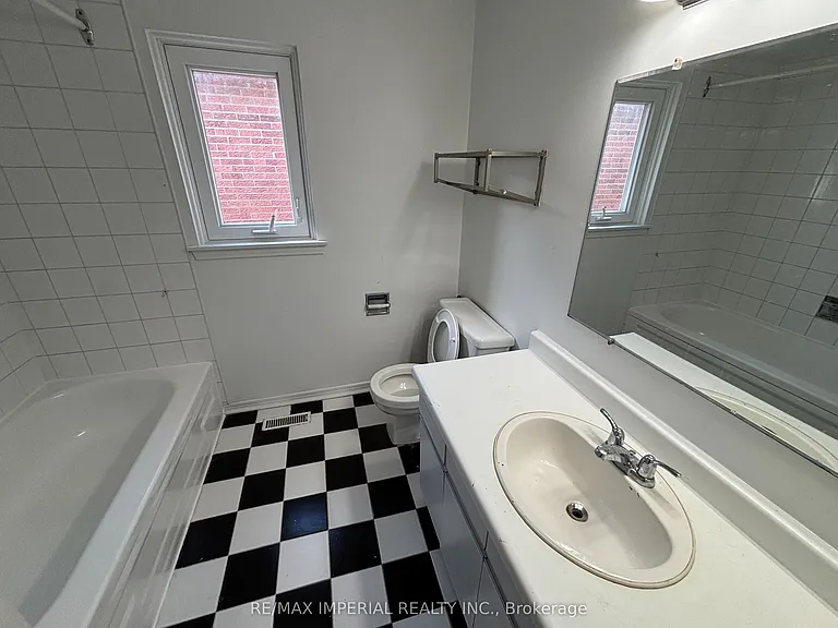 98 McMorran Cres — Photo 21