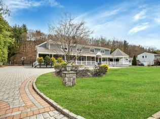 26 Clipper Dr, Northport, NY 11768