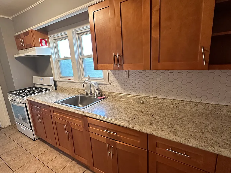 33 Dunbar St #1 — Photo 1