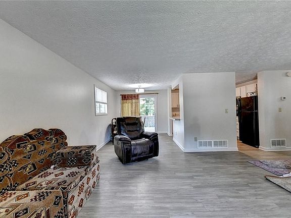 4th image of 4286 Village Square Ln
