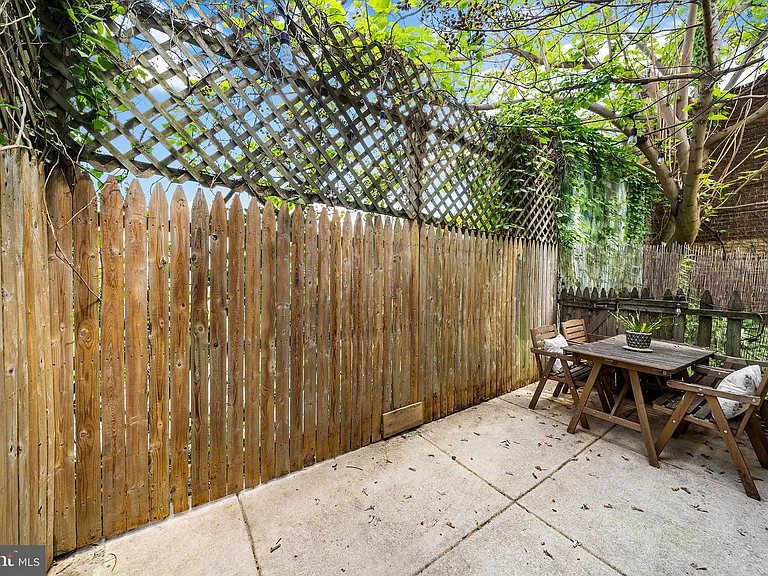107 W Master St — Photo 13