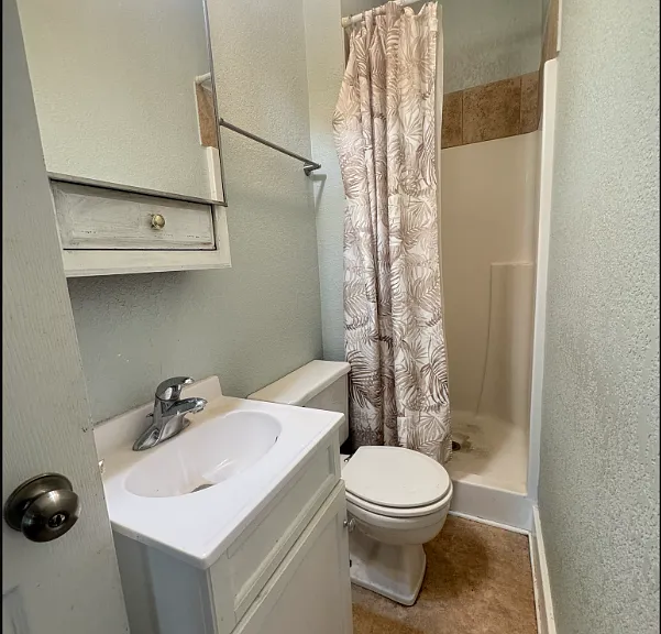 907 W 3rd St #B — Photo 8