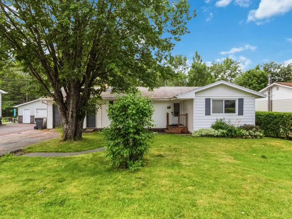 72 Beaumont Dr, Lower Sackville, NS B4C 1V6