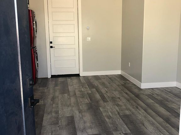 3rd image of 1142 E Majestic Court Dr
