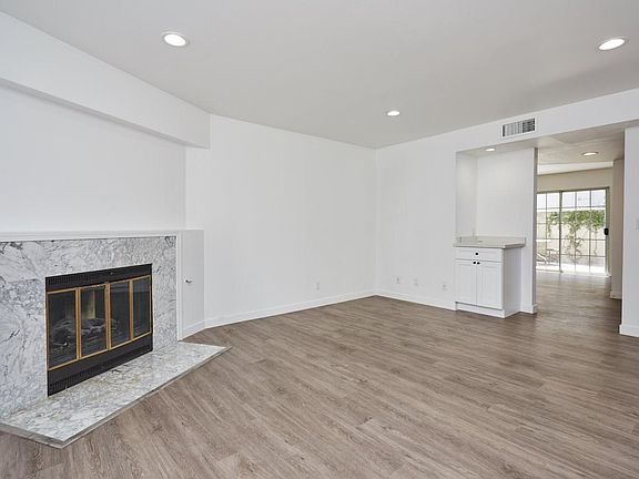 4th image of 381 Waldo Ave #8