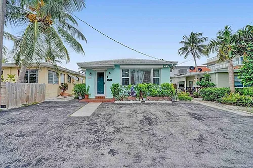 326 Walnut St Photo 1