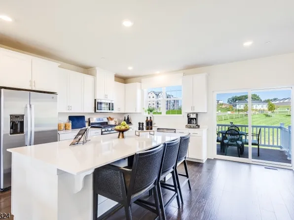 79 Eastwood Ter BLDG 22 #79, East Hanover Twp., NJ 07936