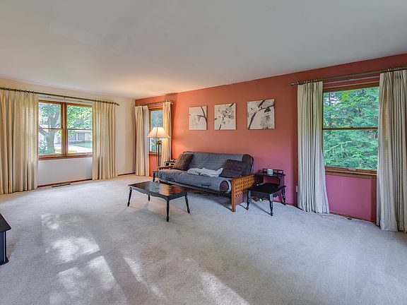 5th image of 4010 Woodlawn St