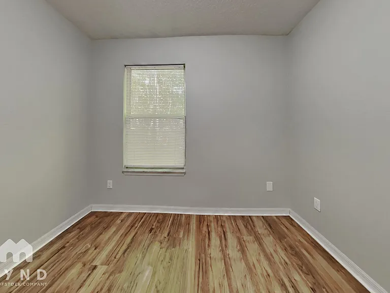 824 Helen St — Photo 9