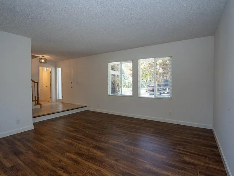 1512 Mosswood Dr — Photo 5