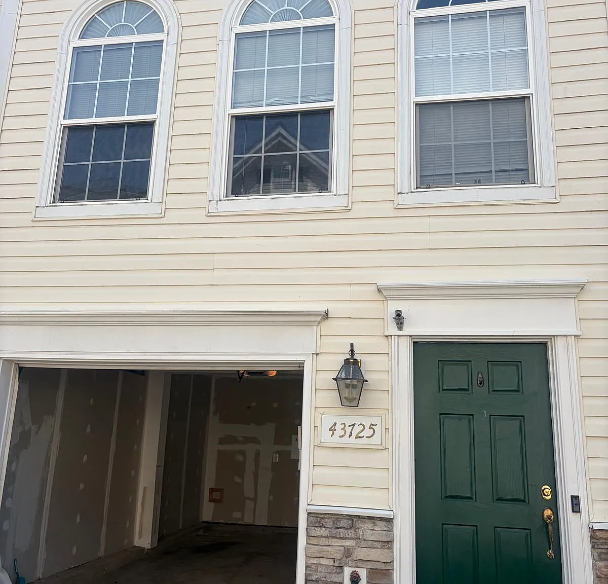 3 bed, 2.5 bath, 1650 sqft, $2,750 — Photo 2