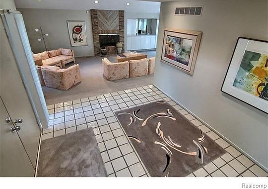 3rd image of 4656 Maura Ln
