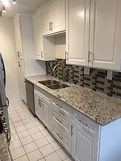 1859 1/2 Pandora Ave — Photo 2