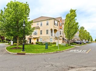 1 Mallard Pl, Secaucus, NJ 07094