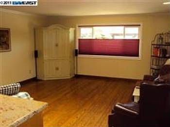 2nd image of 2724 Oakes Dr