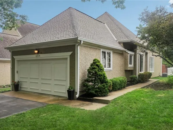12574 Barkley St, Overland Park, KS 66209