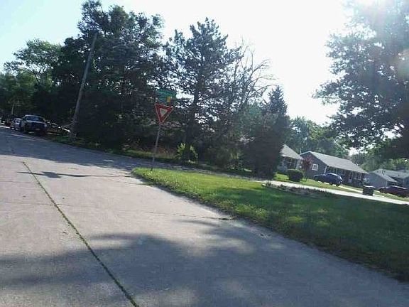 Exterior Neighborhood (street photo)