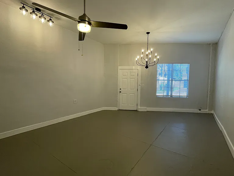 2305 W Texas Ave #5 — Photo 30