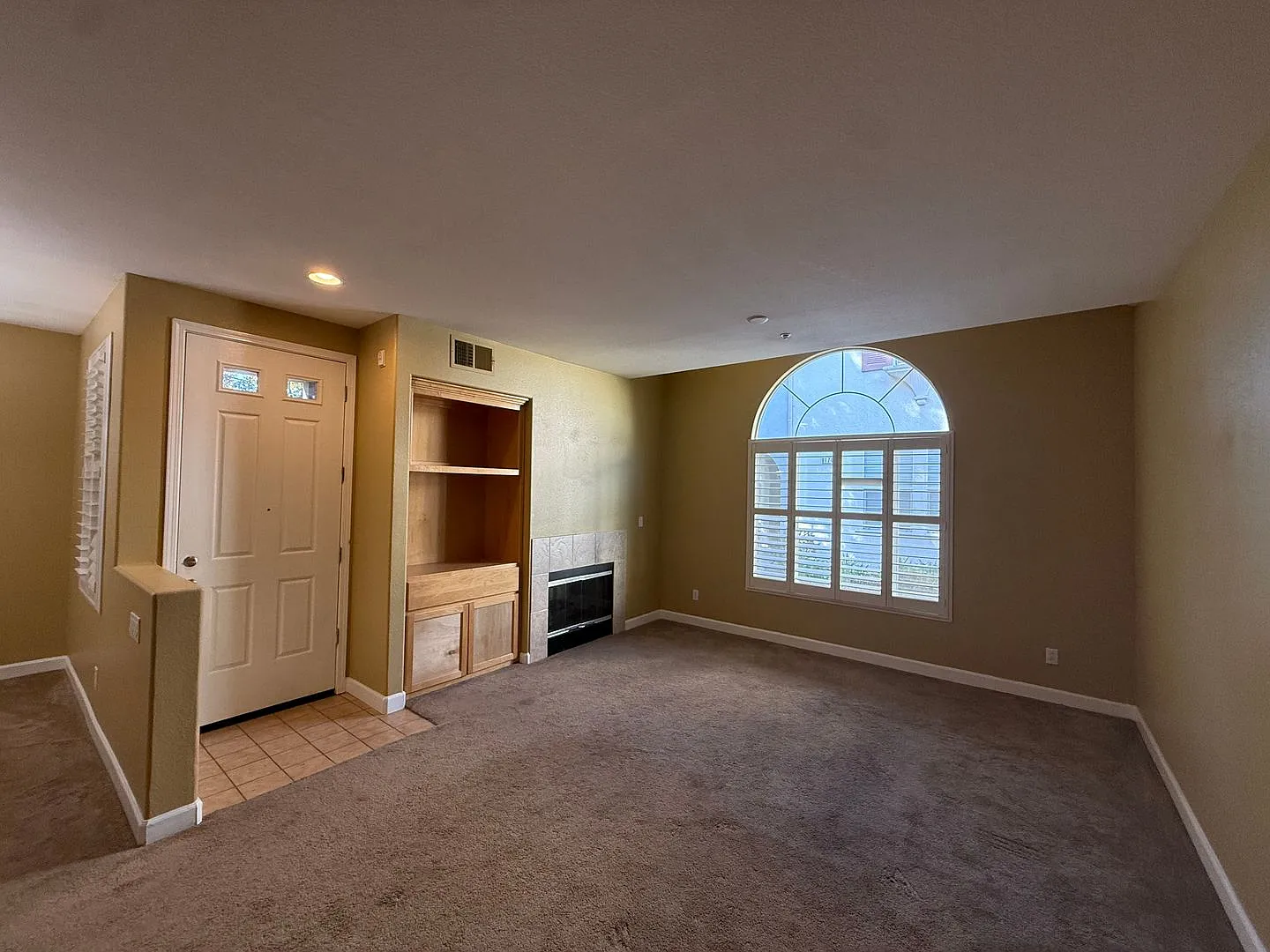 3 Bed| 2.5 Bath | 1727 SF | 2 Car Garage | Two Story | Condominum — Photo 2