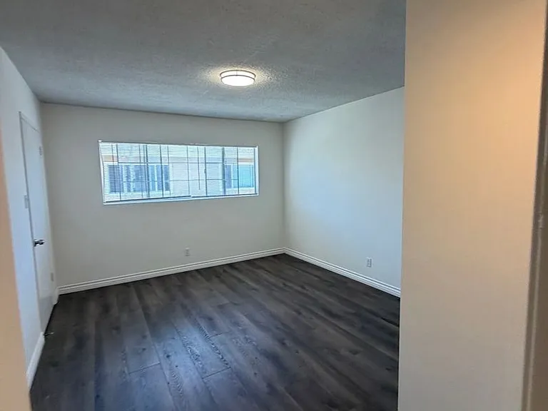 4340 Walnut — Photo 10