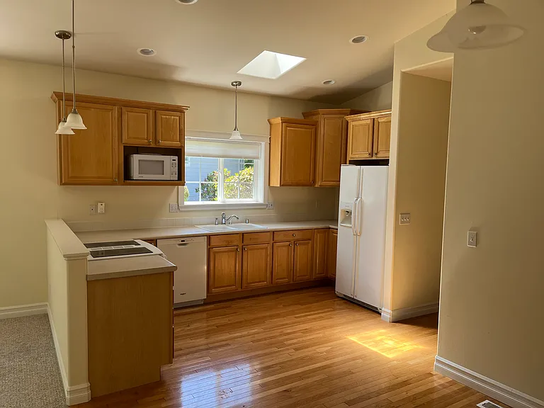 1811 Cedar Springs Ln — Photo 5