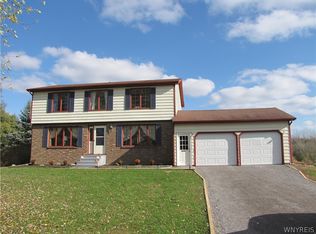 8121 Remsen Rd, Akron, NY 14001