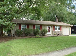 686 Dartmoor Dr, Crystal Lake, IL 60014