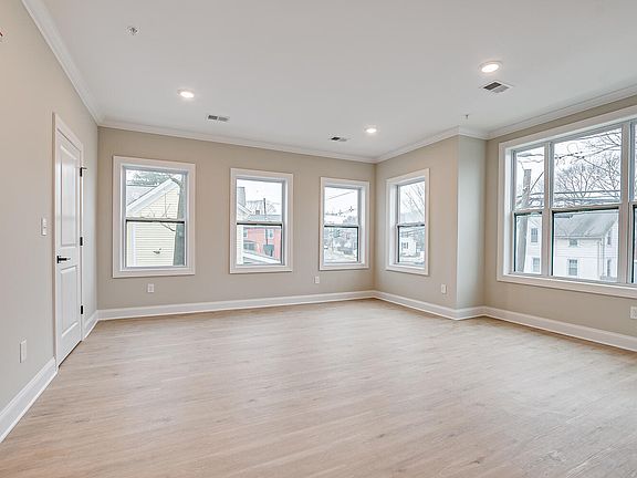 4th image of 158 Durham Ave #10937934
