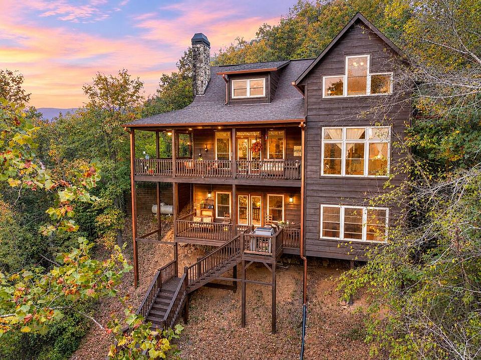 1st image of 633 Riverfront Dr