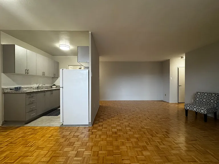 52 Park St E — Photo 5