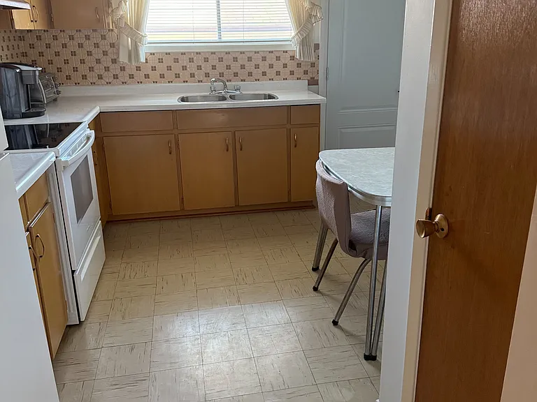 300 Driftwood Ave #UPPER — Photo 13
