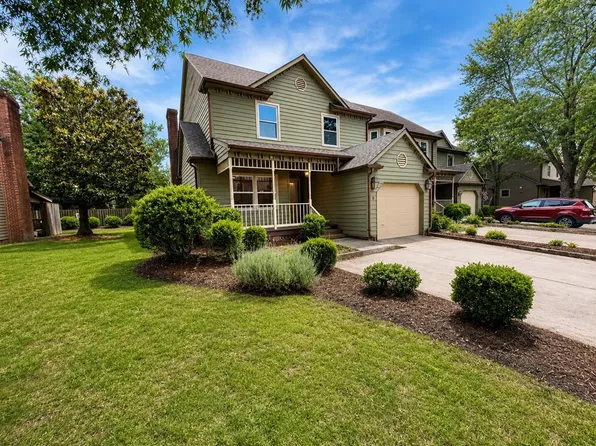 8 Heatherfield Ct, Kilmarnock, VA 22482