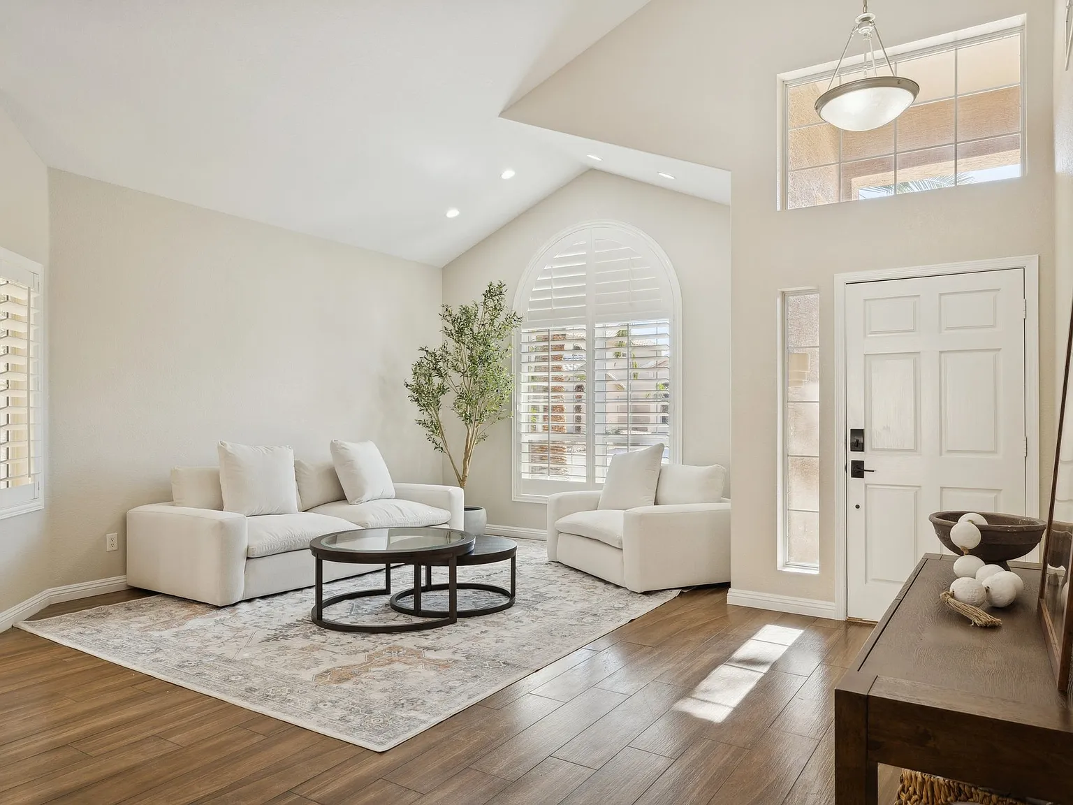 9348 E Wood Dr — Photo 2