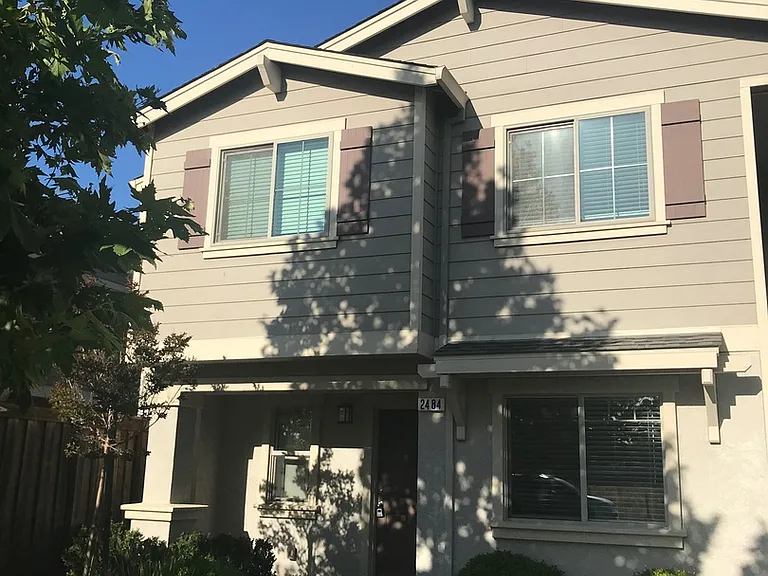 2482 Avignon Cir — Photo 1