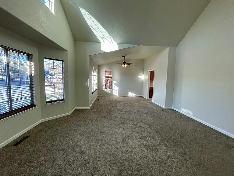 1580 Rehrmann Dr — Photo 5