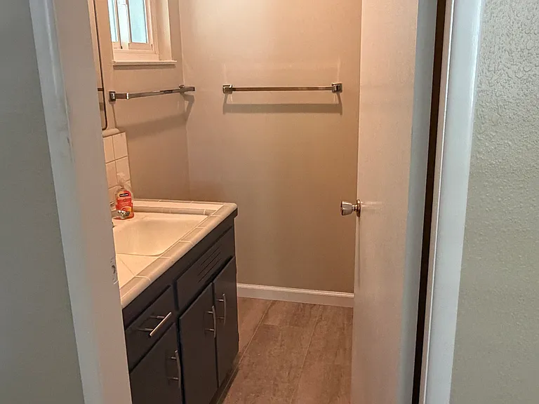 1416 S Church Ave — Photo 8