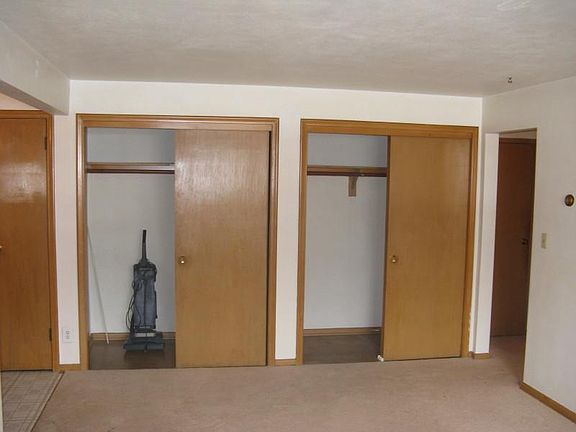 4th image of 903 Oakdale Ave APT 2