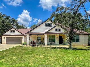 8 Bobby Jones Ln, Hilltop Lakes, TX 77871