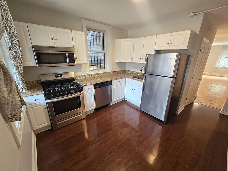 3311 N Southport Ave #1 — Photo 2