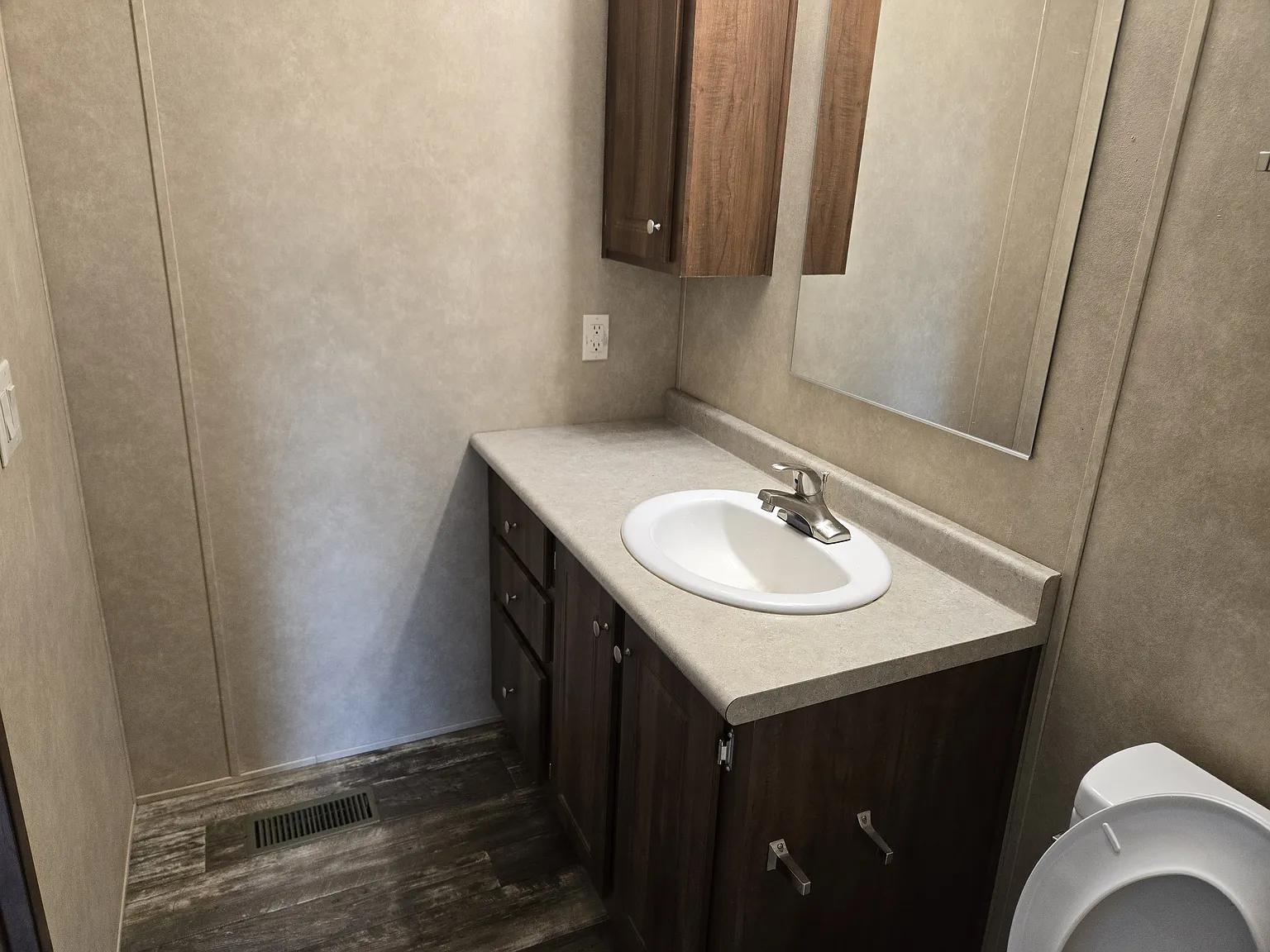 3 bed, 960 sqft, $1,085 — Photo 3