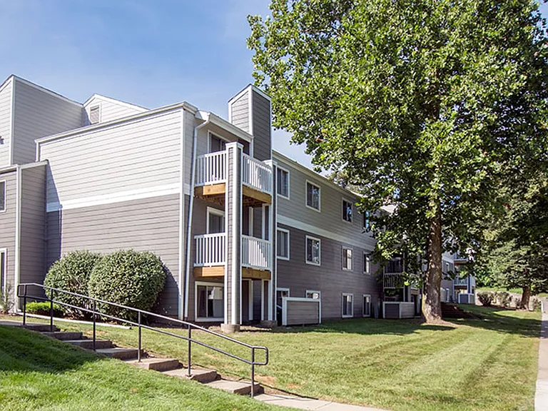 FREE 2nd Month's Rent When You Apply Within 24 Hours of Your Tour at Weston Park Apartments! — Photo 30