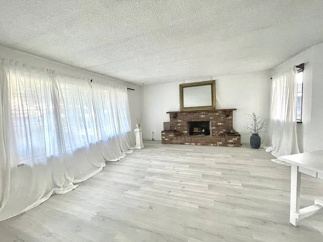 Building Photo - 2133 Sperling Ave #TOP