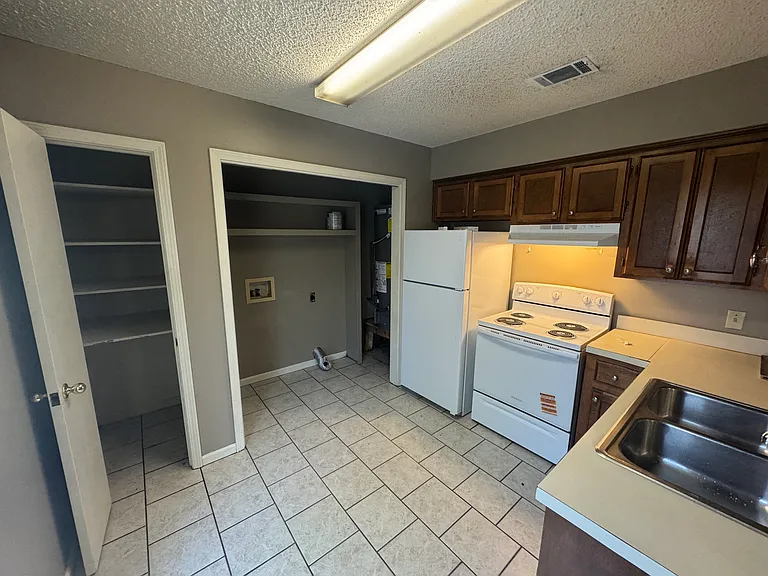 2117 Stout St #A — Photo 5