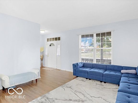 4th image of 10165 Bootham Close