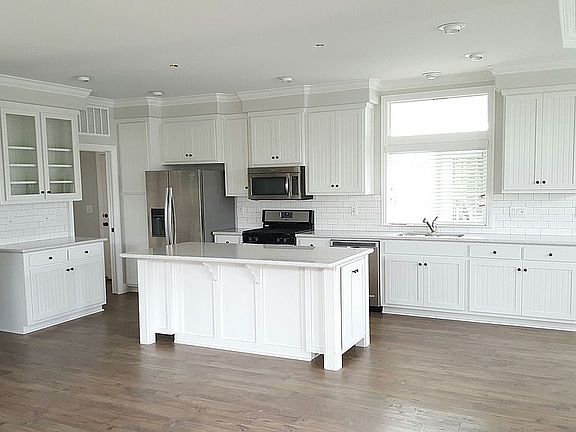 2nd image of 275 Burnett Ave Spc 26