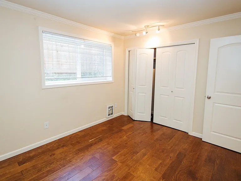 Rose Alice Apartments — Photo 11