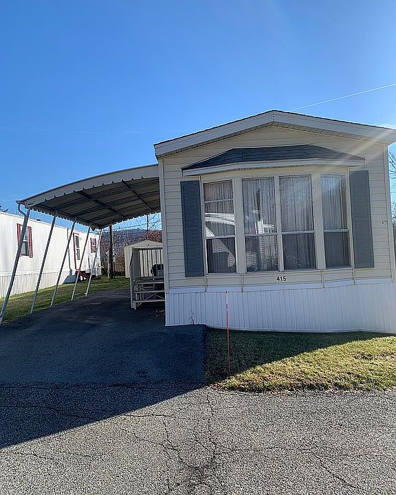 vinyl siding, corner lot